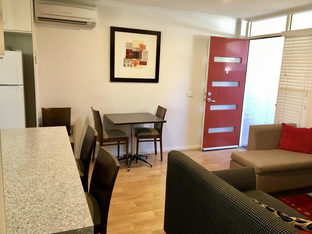Encore Apartments 배서스트 외부 사진